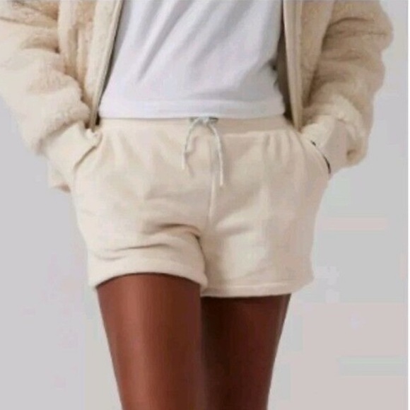 Athleta Other - Athleta Girl Feelin’ Great Chantilly Cream Fleece Shorts size 12